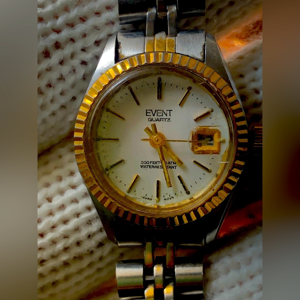 Vintage EVENT Quarts watch 100 ft m water resistance two toned